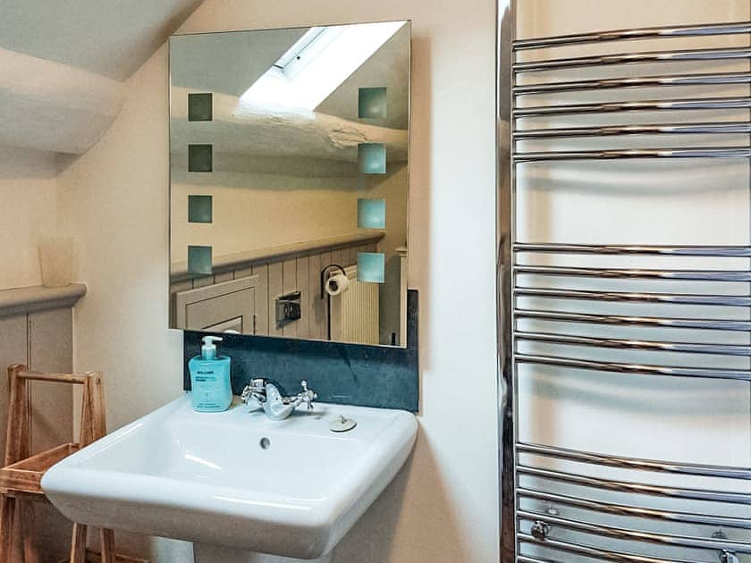 Bathroom | Cae Einion Cottage, Islawr-dref, near Dolgellau
