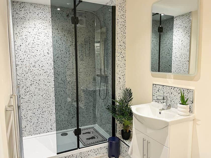 Shower room | Robin’s Nest, Edwinstowe, near Mansfield