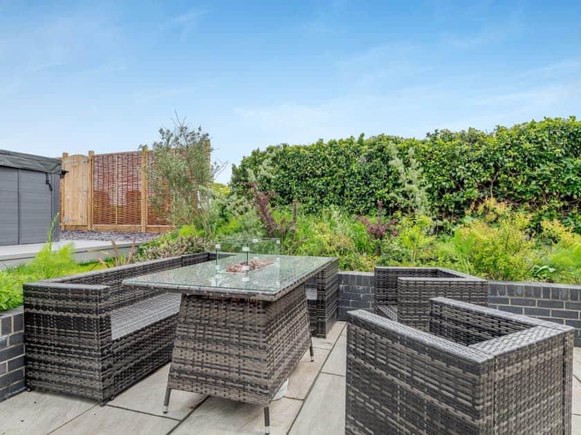 Sitting-out-area | Covehithe House, Wrentham, near Southwold