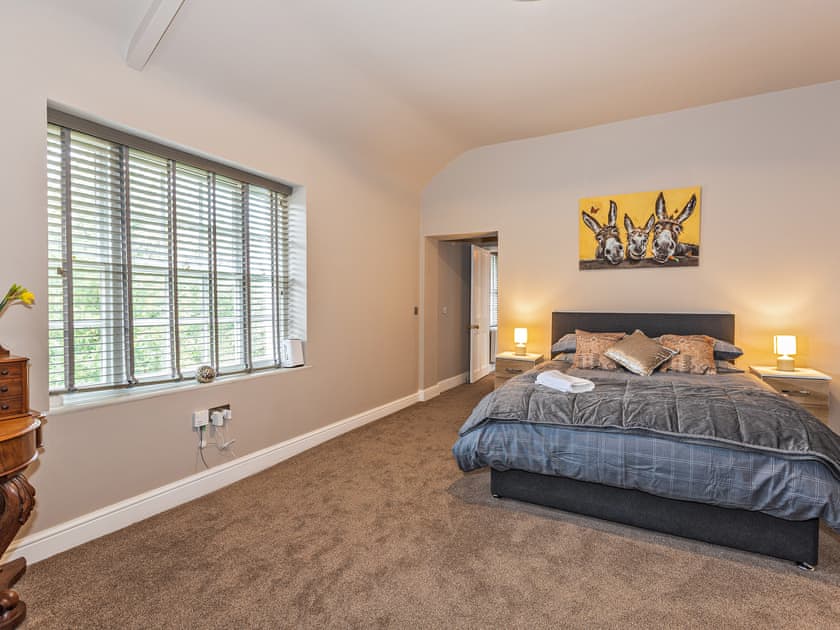 Double bedroom | Ttich Manor, Wolverton, near Milton Keynes