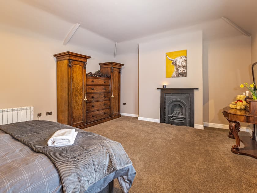 Double bedroom | Ttich Manor, Wolverton, near Milton Keynes