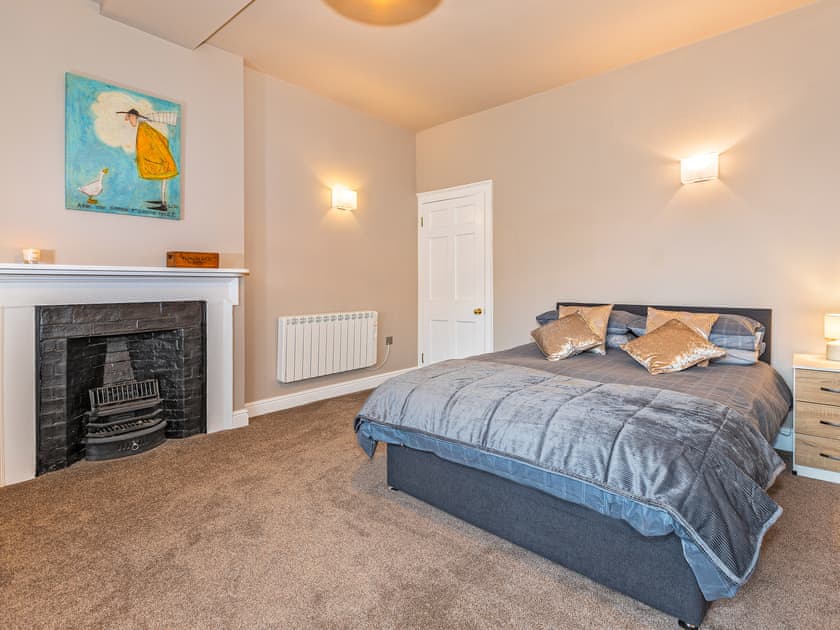 Double bedroom | Ttich Manor, Wolverton, near Milton Keynes