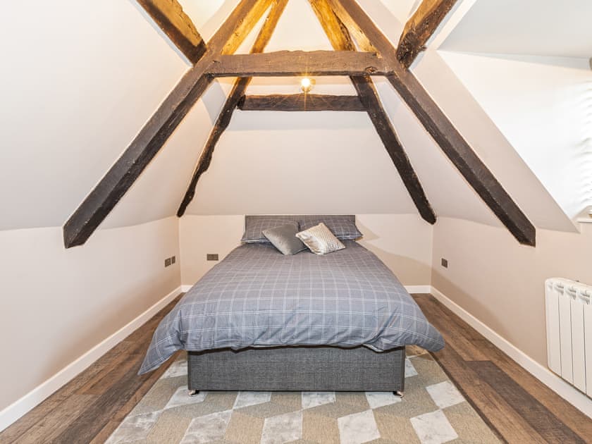 Double bedroom | Ttich Manor, Wolverton, near Milton Keynes