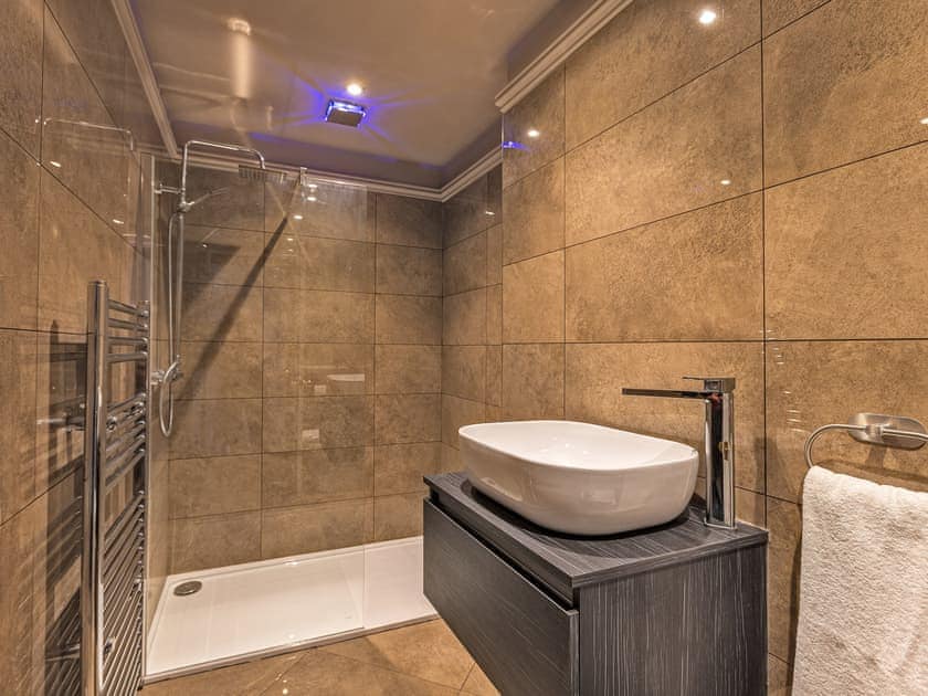 Bathroom | Ttich Manor, Wolverton, near Milton Keynes
