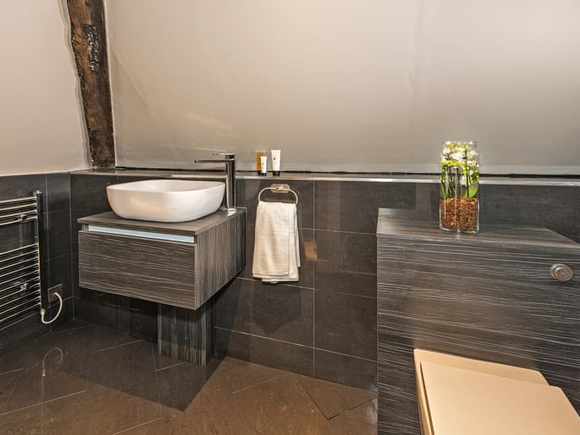 Bathroom | Ttich Manor, Wolverton, near Milton Keynes