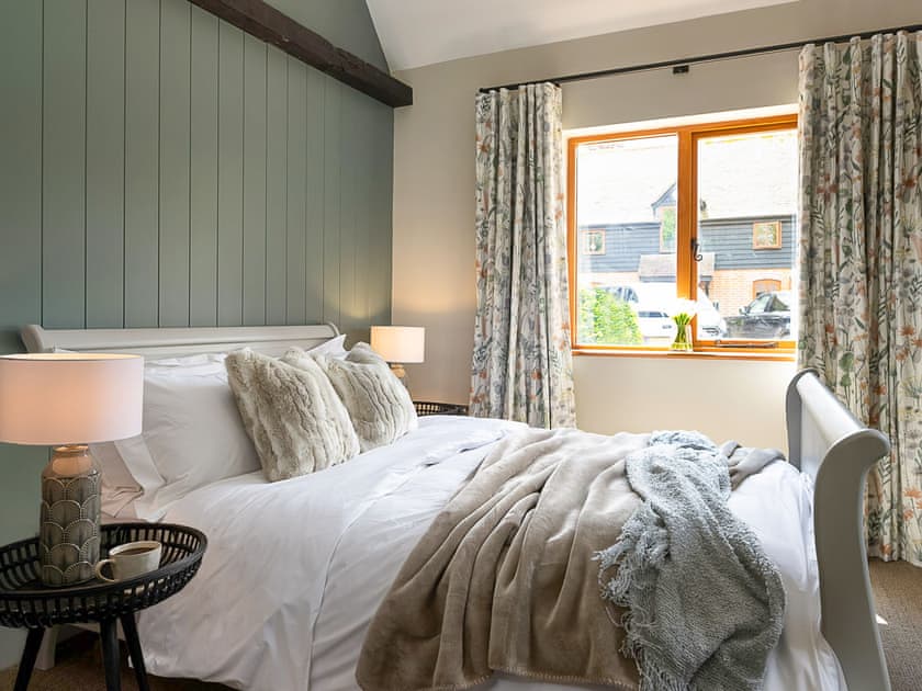 Double bedroom | Lantern Lodge, Bramley, near Tadley