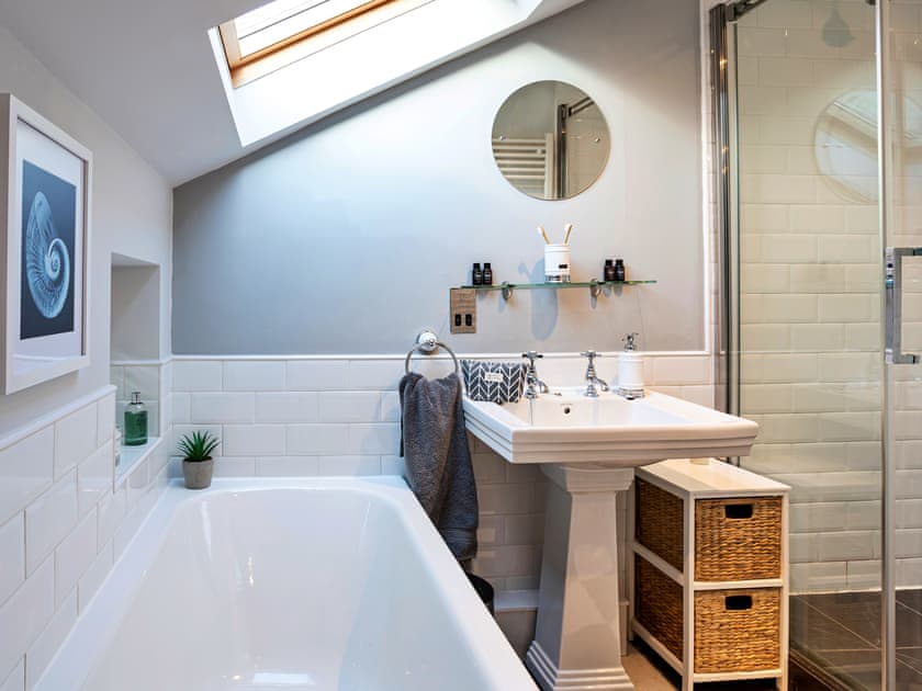 Bathroom | Ivy Cottage, Casterton