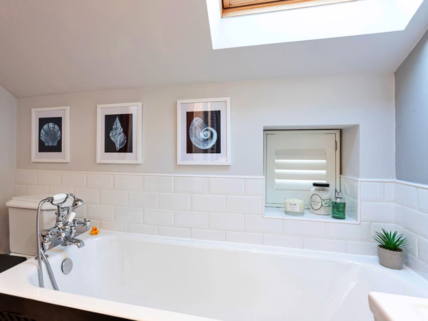 Bathroom | Ivy Cottage, Casterton