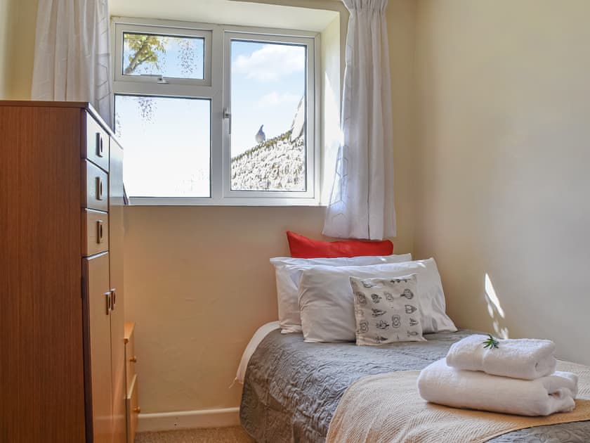 Twin bedroom | Thornes Farm Cottage, West Quantoxhead