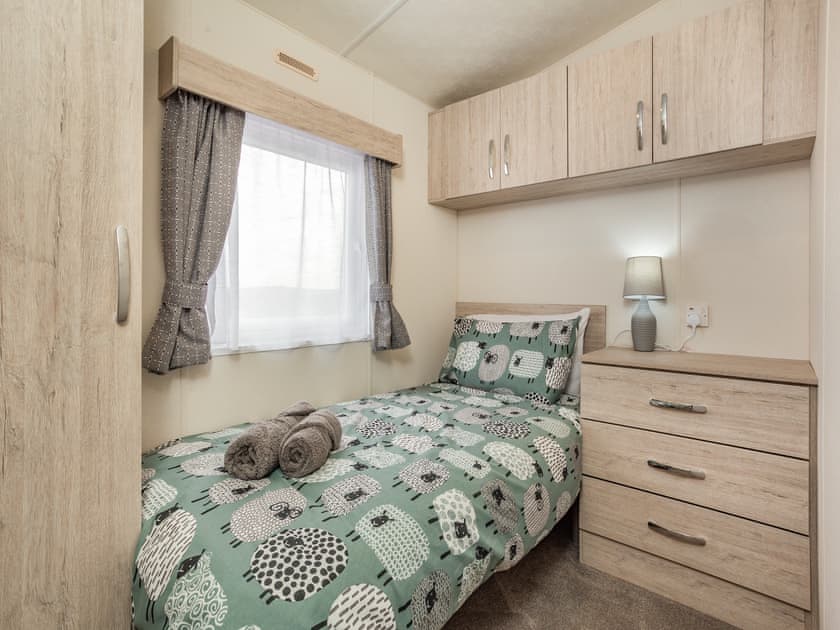 Single bedroom | Burray - Harrow Lodges John O’Groats, Mey, near Thurso