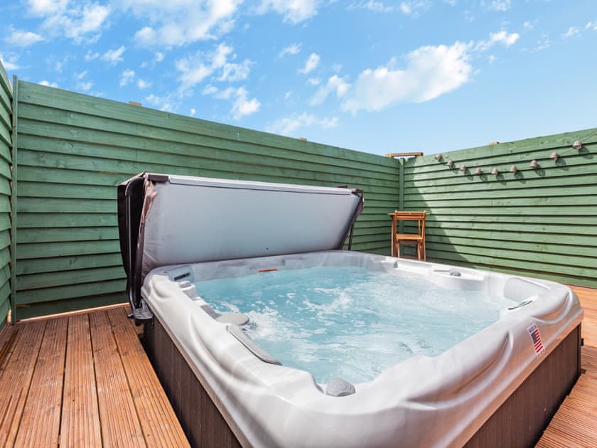 Hot tub | Burray - Harrow Lodges John O’Groats, Mey, near Thurso