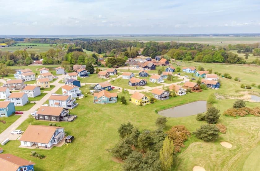 Setting | Twin Oaks, Fritton, near Great Yarmouth