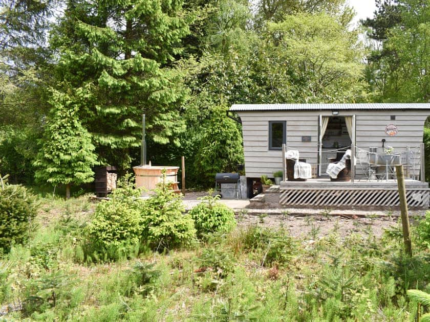 Exterior | Spruce Shepherd’s Hut, Wilmslow