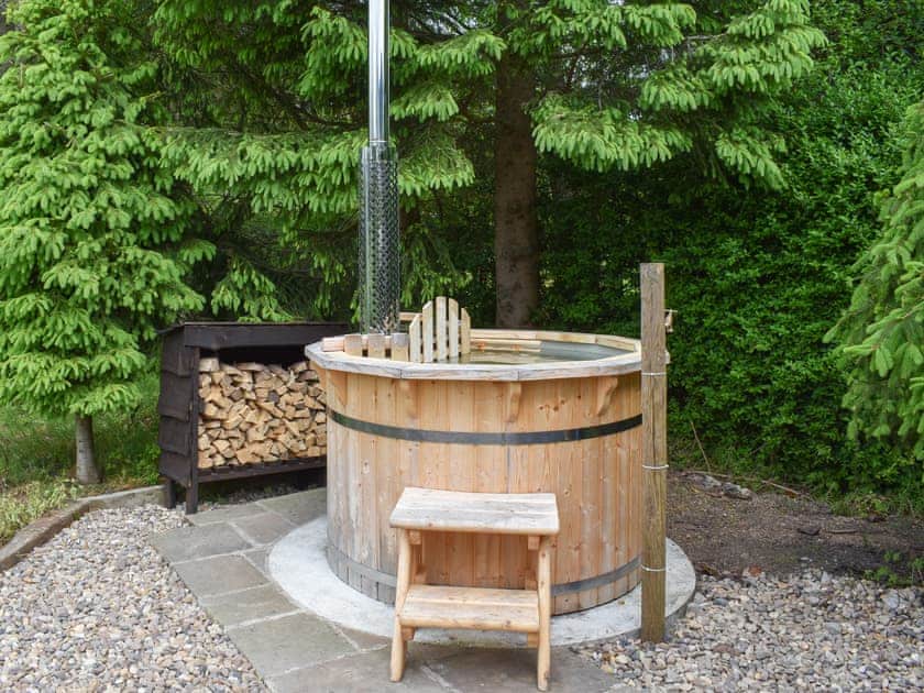 Hot tub | Spruce Shepherd’s Hut, Wilmslow