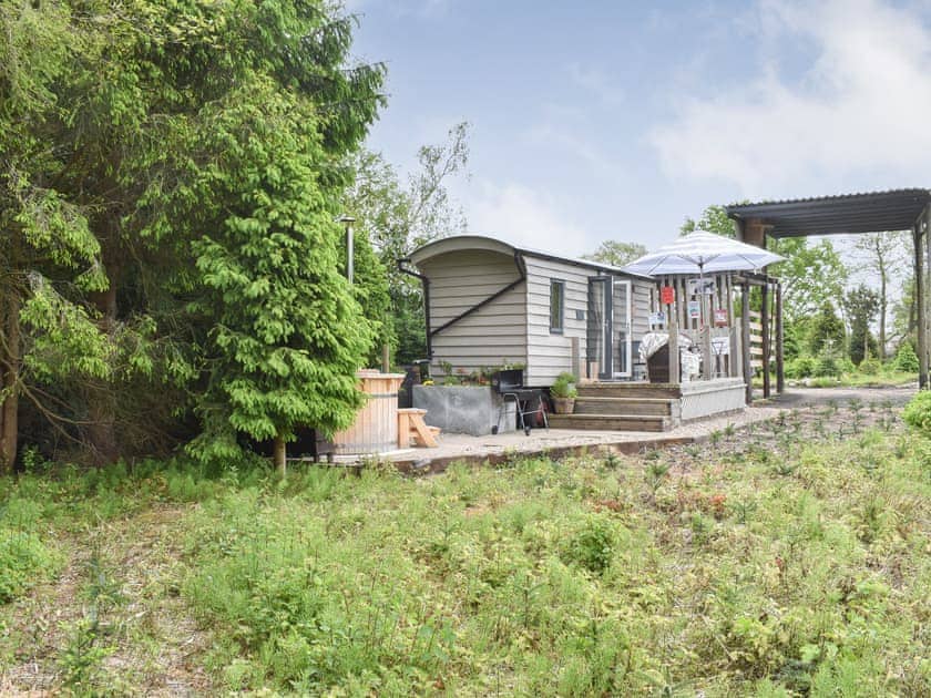 Exterior | Spruce Shepherd’s Hut, Wilmslow