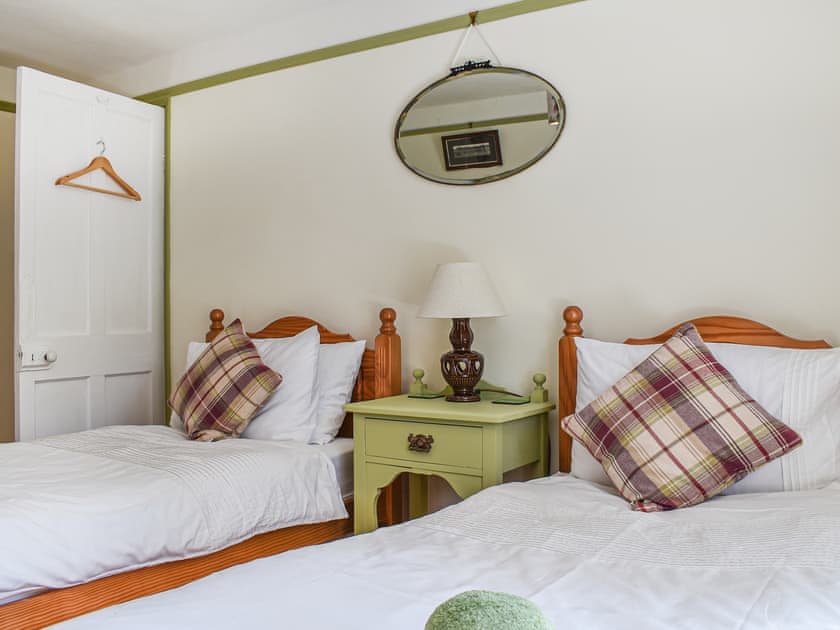 Twin bedroom | Poplar Farm Cottage, Westbury-sub-Mendip
