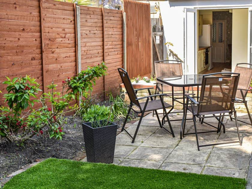 Sitting-out-area | Sandy Paws, Gorleston-on-Sea