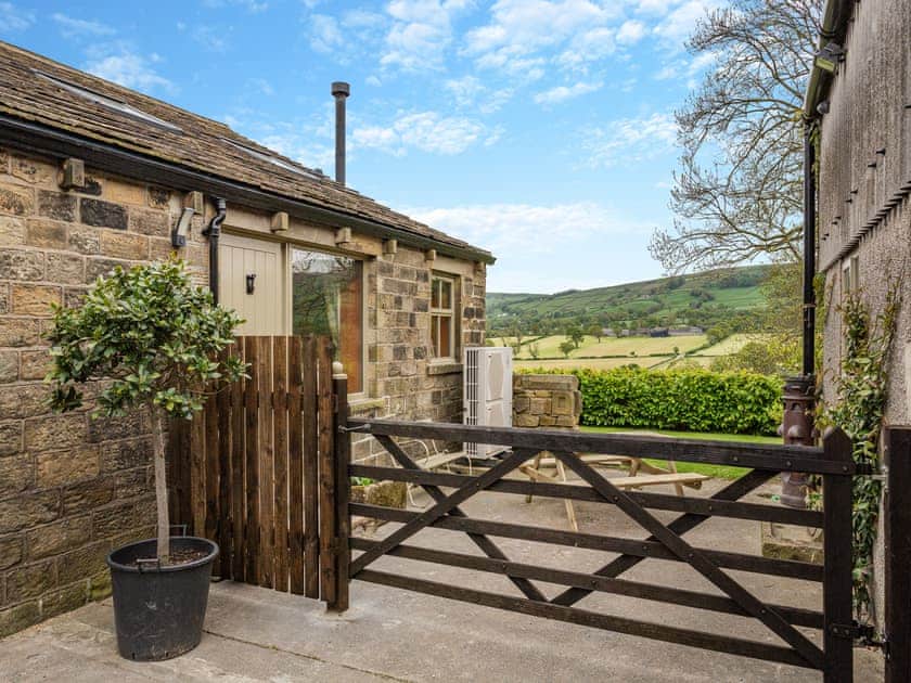 Exterior | Salt Pot Cottage, Glusburn, near Skipton