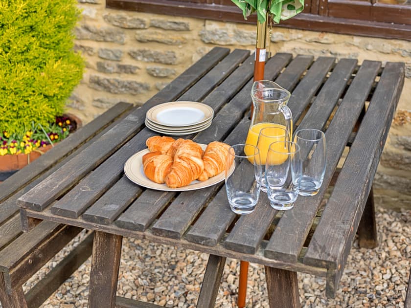 Sitting-out-area | Fives Court Cottage, North Cheriton, near Templecombe