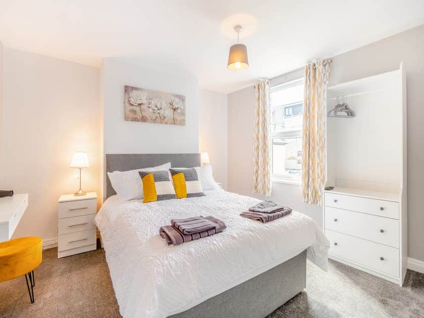 Double bedroom | Buttercup Apartment - Fresh as a Daisy Apartments, Bridlington