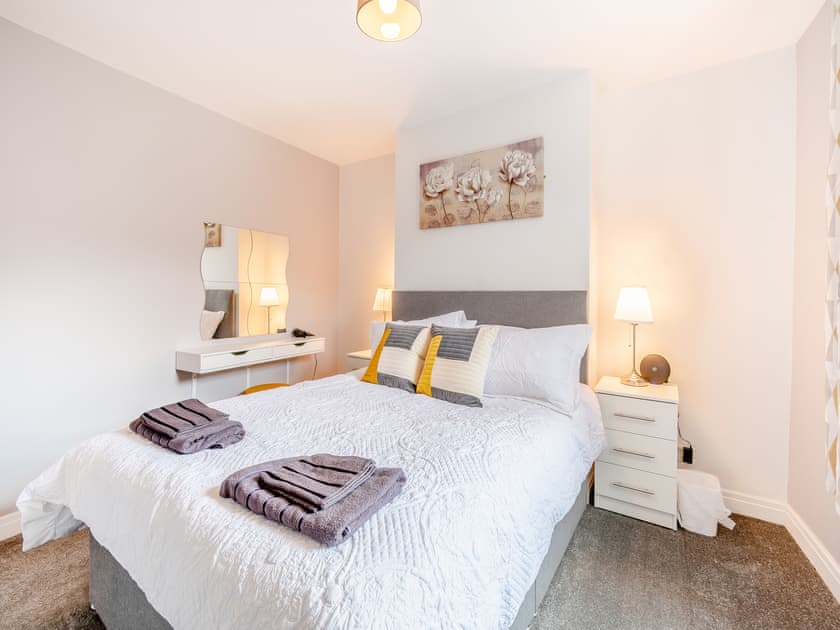 Double bedroom | Buttercup Apartment - Fresh as a Daisy Apartments, Bridlington