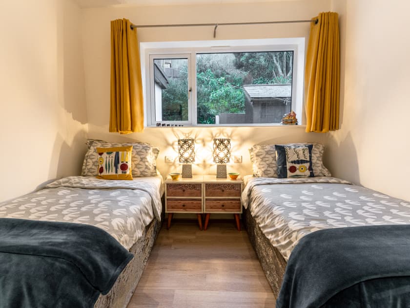 Twin bedroom | Blue Seas, Mousehole, near Penzance