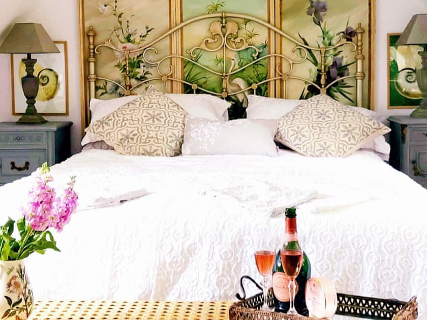 Double bedroom | Kipling Cottage, Etchingham