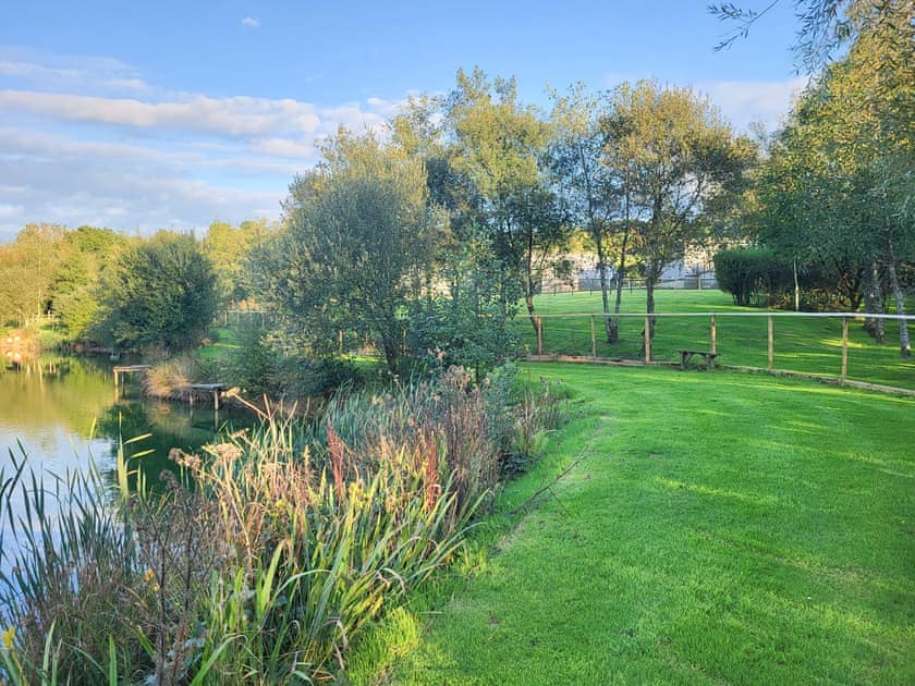 Setting | Foxglove Lodge, Primrose Lodge, Bluebell Lodge - Higher Shorston Lakes and Lodges, Holsworthy, near Bude