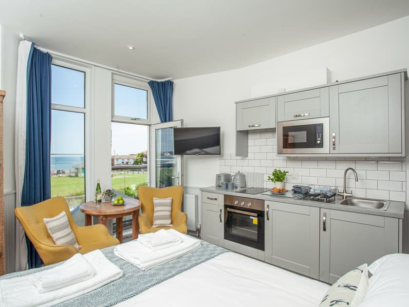 Kitchen/diner | The Little Lobster - Sunnybeach Holiday Apartments, Paignton