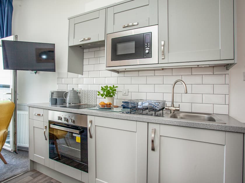 Kitchen/diner | The Little Lobster - Sunnybeach Holiday Apartments, Paignton