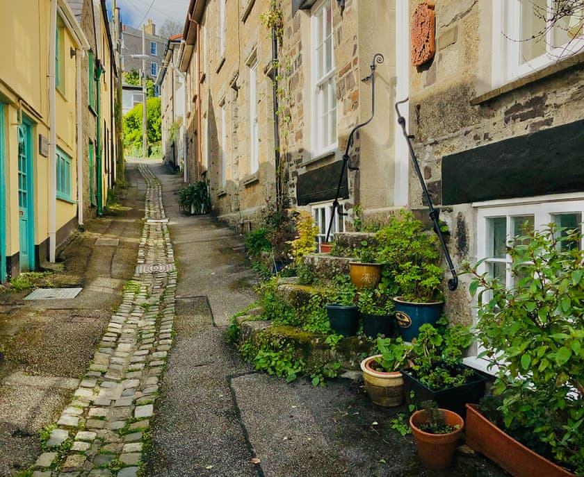 The enchanting old lane that runs beside Old Quay | Old Quay, Newlyn