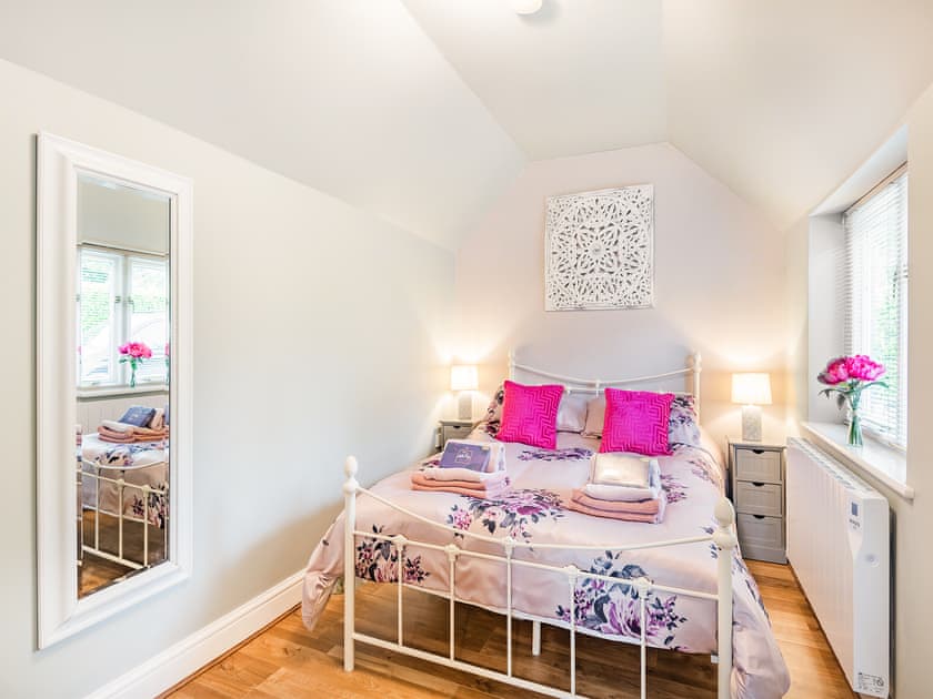 Double bedroom | Pittendrigh Cottage - Craymere Cottages, Briston, near Holt