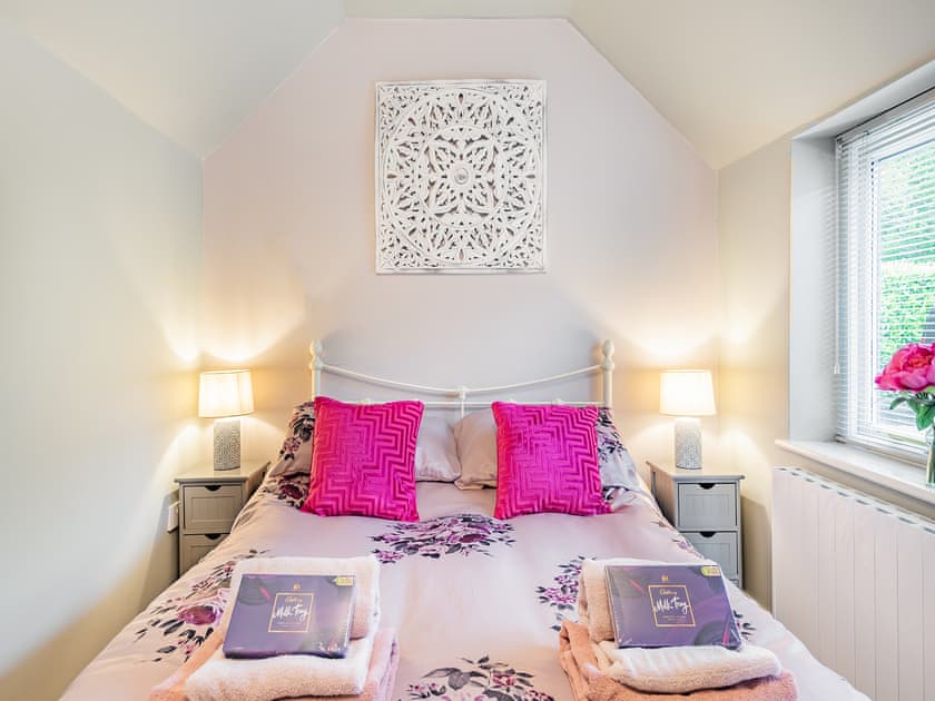 Double bedroom | Pittendrigh Cottage - Craymere Cottages, Briston, near Holt