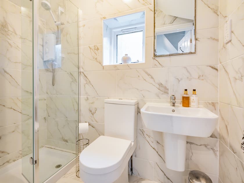 Shower room | Pittendrigh Cottage - Craymere Cottages, Briston, near Holt