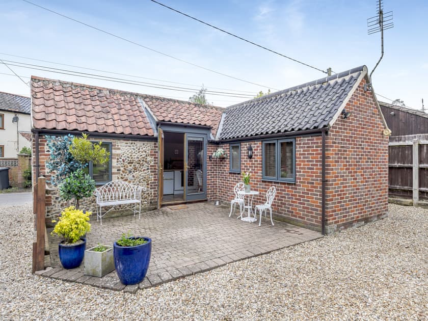 Exterior | Pittendrigh Cottage - Craymere Cottages, Briston, near Holt
