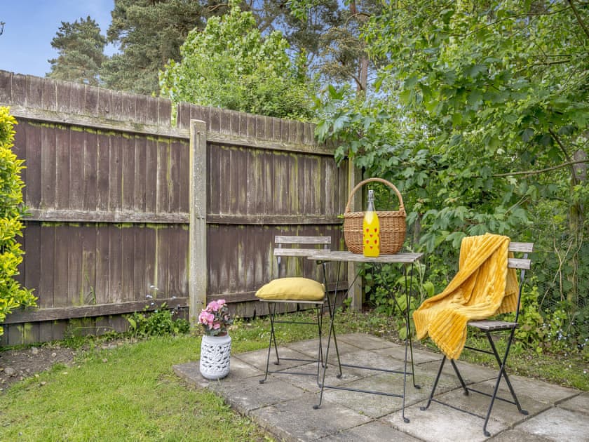 Garden | Pittendrigh Cottage - Craymere Cottages, Briston, near Holt