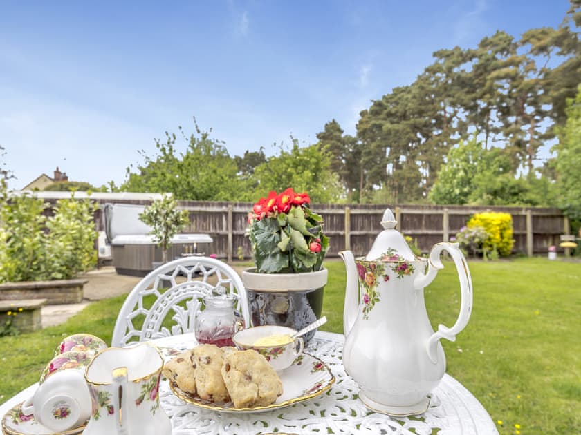 Garden | Pittendrigh Cottage - Craymere Cottages, Briston, near Holt