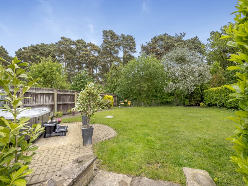 Garden | Pittendrigh Cottage - Craymere Cottages, Briston, near Holt