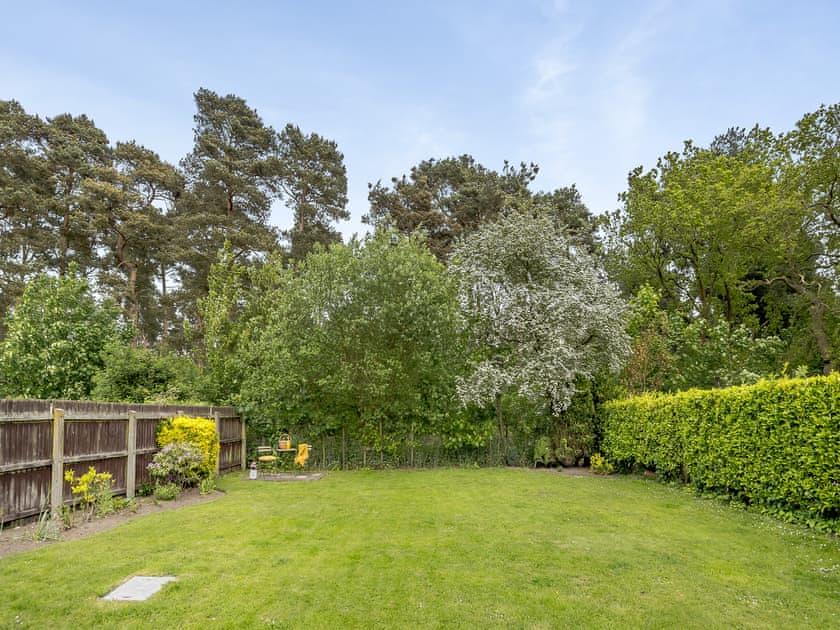 Garden | Pittendrigh Cottage - Craymere Cottages, Briston, near Holt