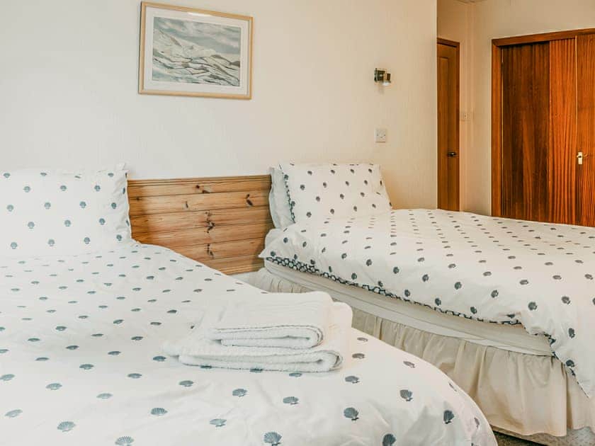 Twin bedroom | Lodge Four - Heatheryhaugh Lodges, Moffat