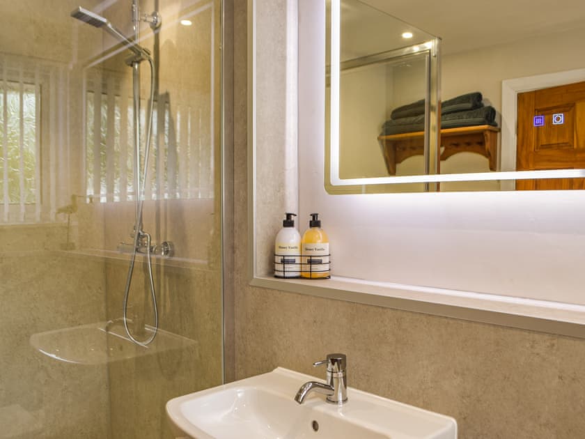 Shower room | Mutton Hill Cottage, Pembroke