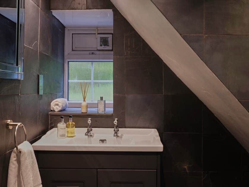 Bathroom | West Anstey Farmhouse - The Retreat, West Anstey