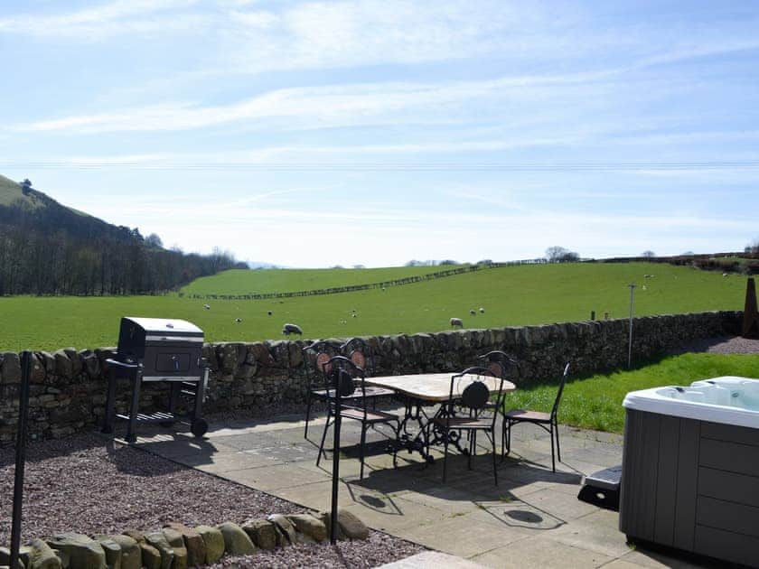 Hot tub | West Lanegate Farmhouse, Amisfield