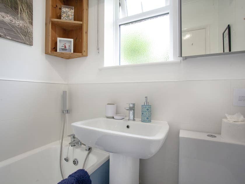 Bathroom | Sweet’s Close, Polgooth, St Austell