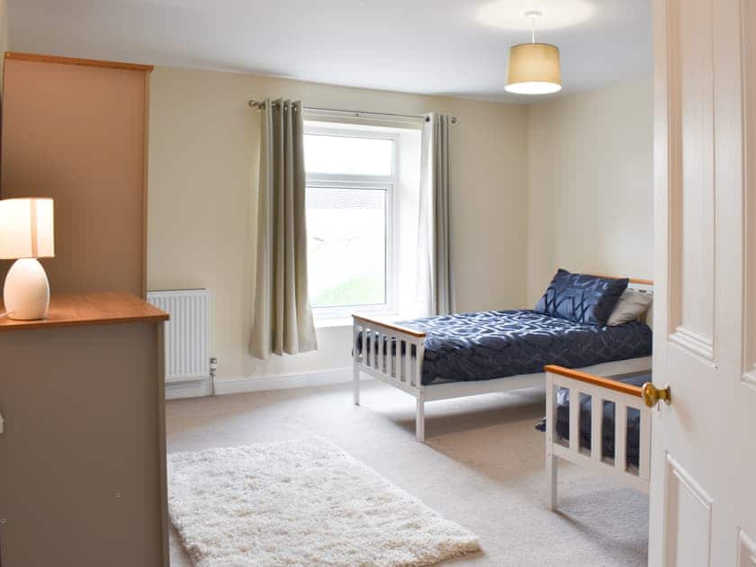 Twin bedroom | The Graph’s Gaff, Aycliffe Village