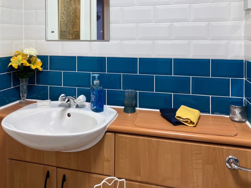 Bathroom | Scardroy Dundee, Dundee