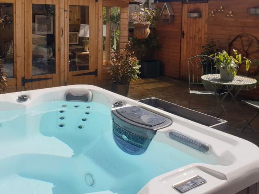 Hot tub | Howburn Log Cabin, Melkridge