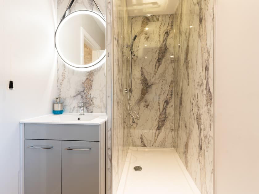 Shower room | Bwthyn Clyd, Dyffryn Ardudwy, near Barmouth