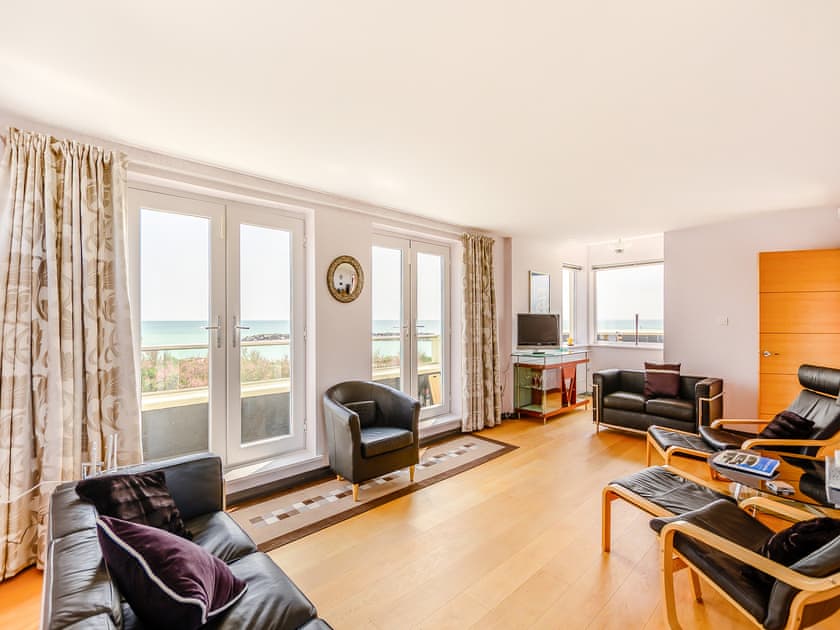 Living room | Three Decks, Elmer