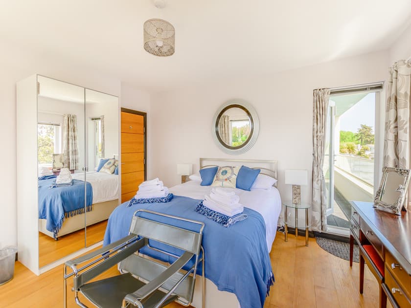 King bedroom  | Three Decks, Elmer